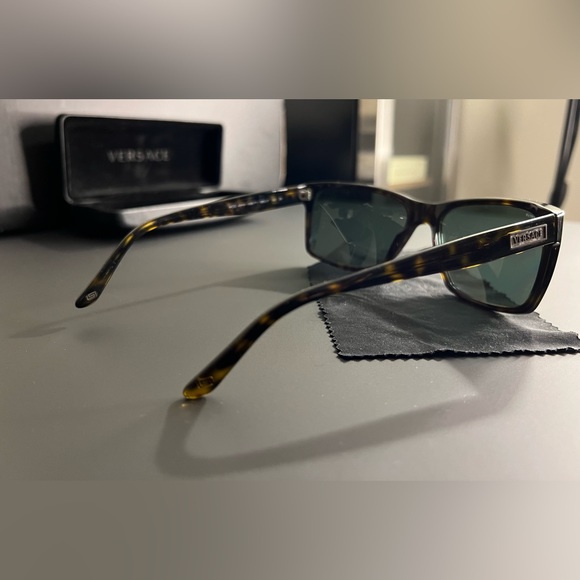 Versace mens authentic sunglasses Made In Italy - Limited Edition 4211 108/78 58 - Picture 4 of 9